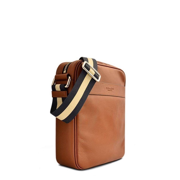 Coach ‘Charles’ Flight Bag. Cognac Leather Crossbody. Unisex - Picture 3 of 16